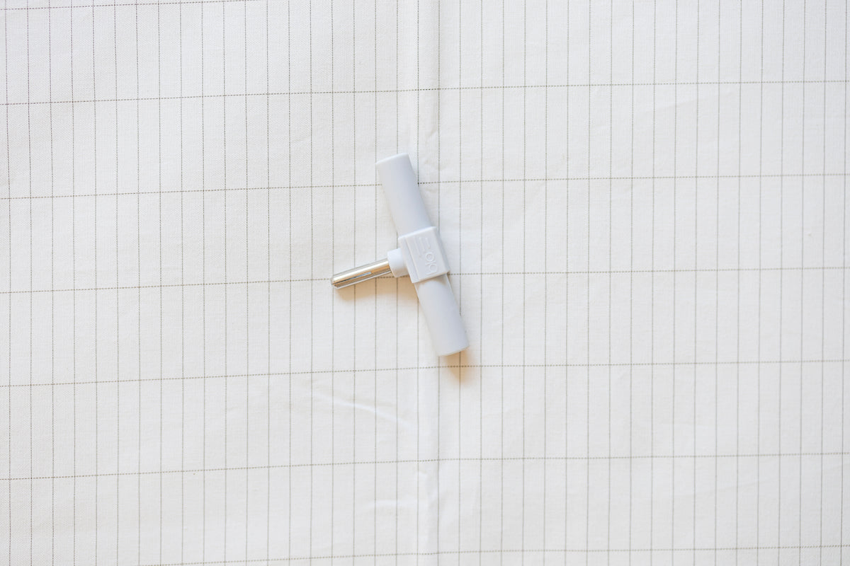 Earthle earthing splitter on the earthing sheet, with the silver grid in the fabric around it