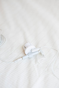 Earthle earthing splitter with two cables connected, on an earthing sheet