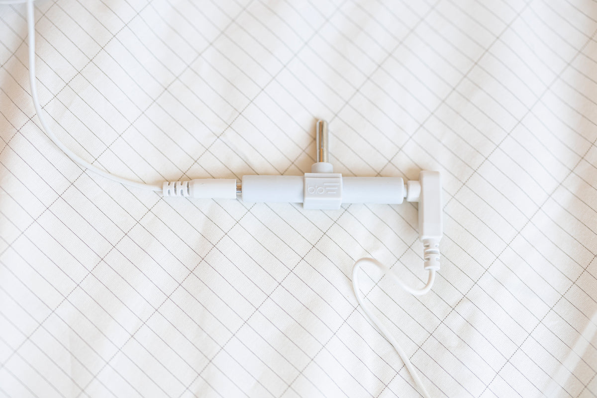 Earthing splitter and cable over the edge of an earthing sheet