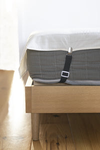 Earthle sheet strap on the corner of a mattress, holding the earthing sheet in place