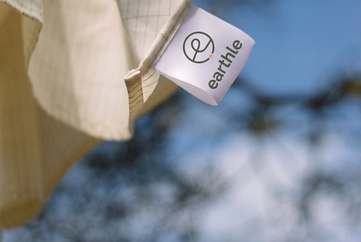 Earthle earthing sheet with brand label, drying in the air, 203 x 99 cm