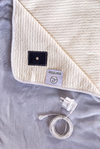 Earthle earthing blanket folded back with the press stud, the plug and the earthing cable, 203 x 152 cm