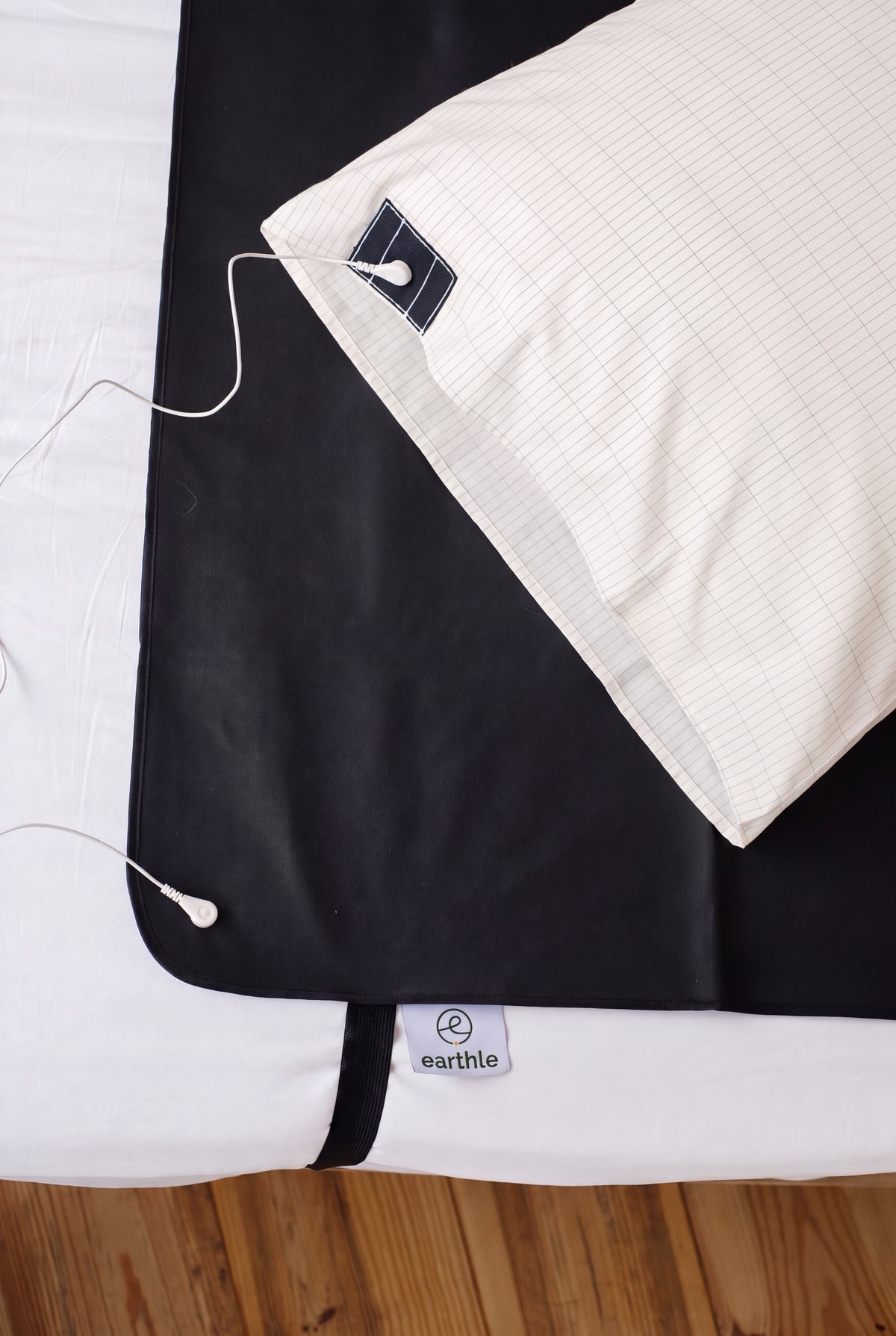Earthle earthing sleeping mat laid out with pillowcase and the earthing cable, 185 x 137 cm